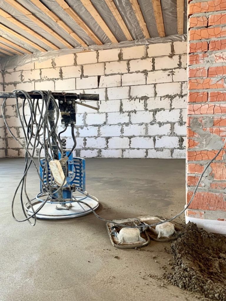 Стяжка пола в коттедже Полусухая стяжка пола. Строительная компания ...